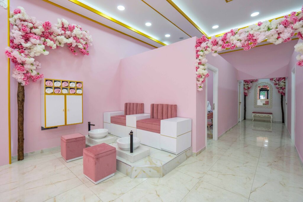 Choose the right colors - Beauty center reception ideas